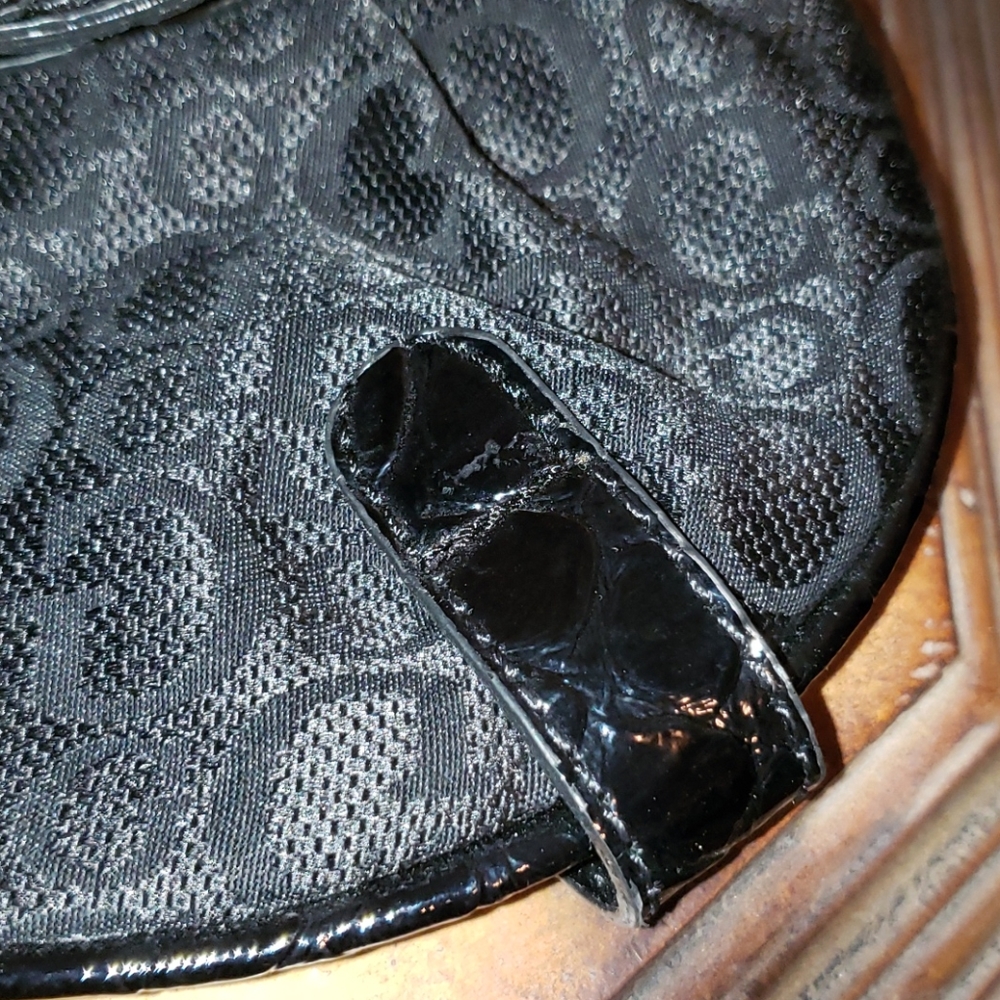 Guess - Picture 4 of 7
